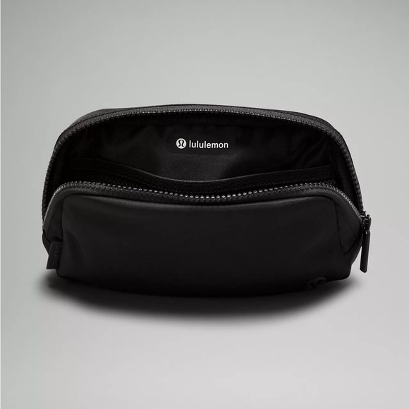 Lululemon Everywhere Belt Bag 1L- Black/Black - Picture 5 of 6